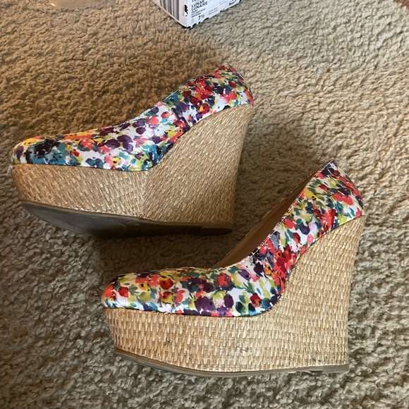 Brash Colorful Floral Heels - Picture 3 of 4